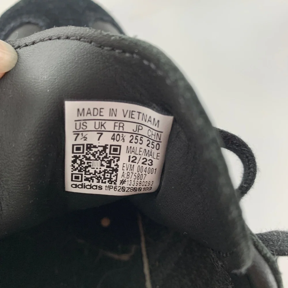 Mens Black and White Adidas Samba size 7.5 - Picture 4 of 5